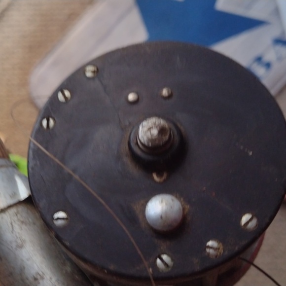 Vintage Fishing Reel To - Picture 2 of 4